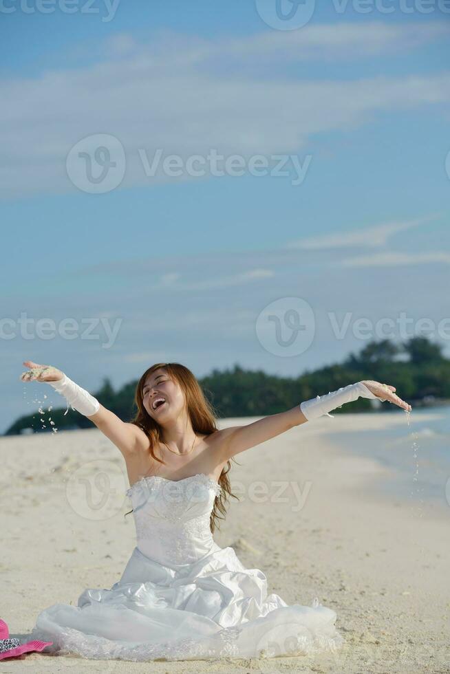 asian bride on beach photo