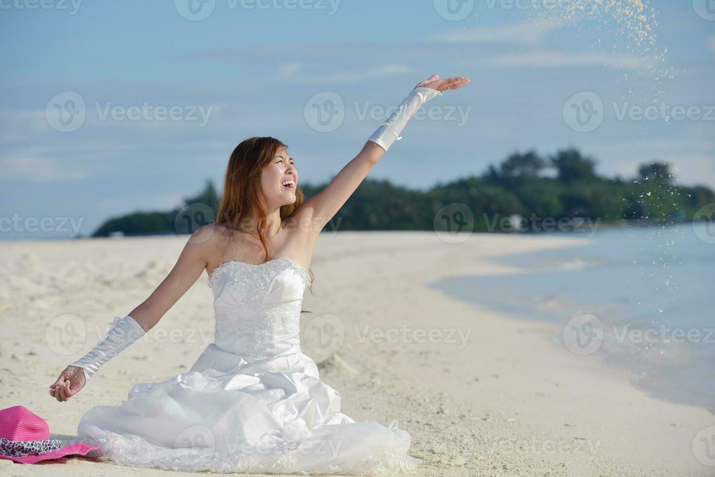 asian bride on beach photo