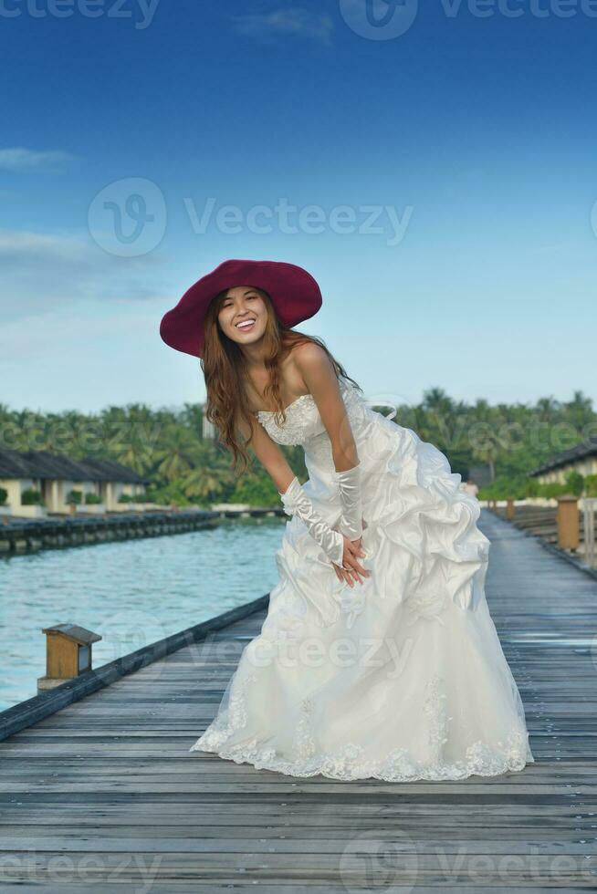 asian bride on beach photo