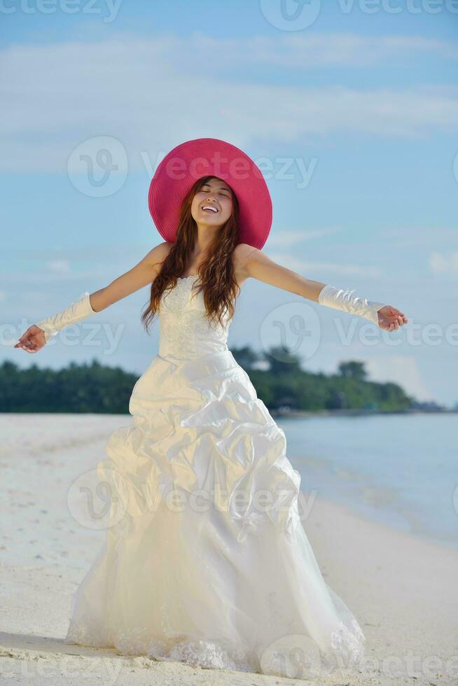 asian bride on beach photo