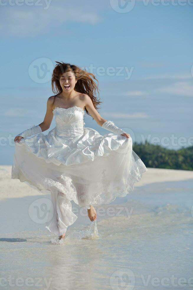 asian bride on beach photo