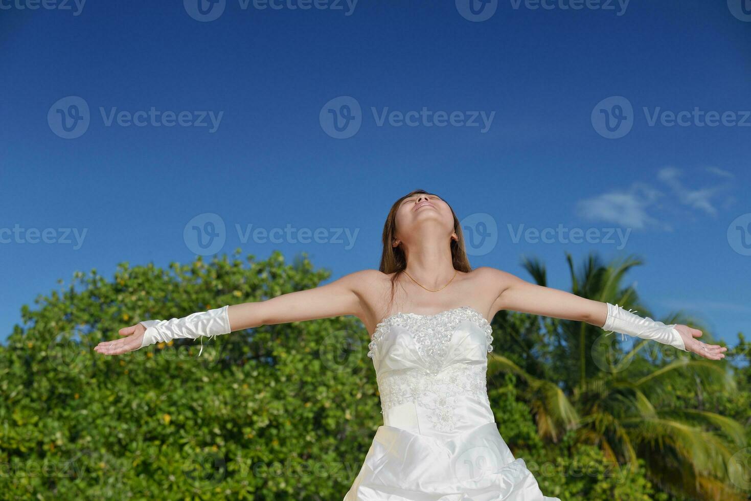 asian bride on beach photo