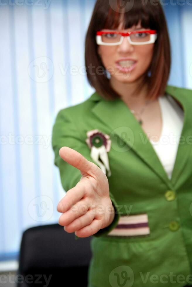 .mujer de negocios Listo a sacudir manos foto
