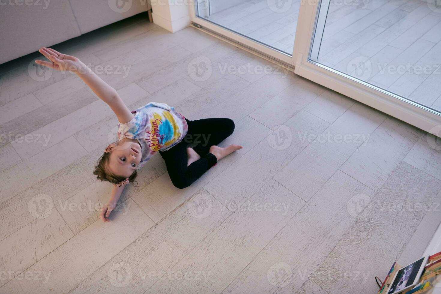 girl online education ballet class at home photo