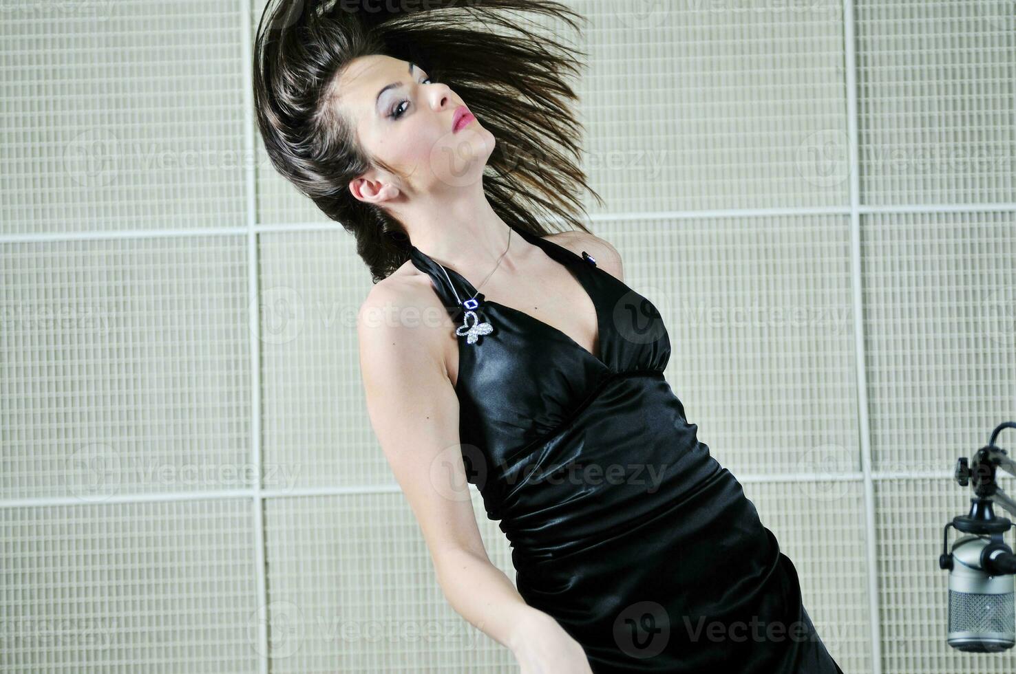 woman headset dance photo