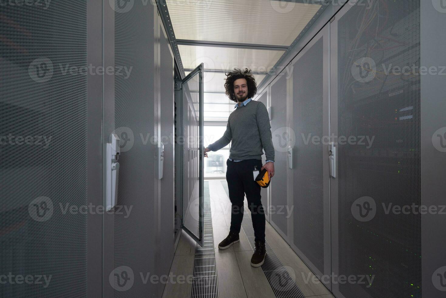 technician using digital cable analyzer photo