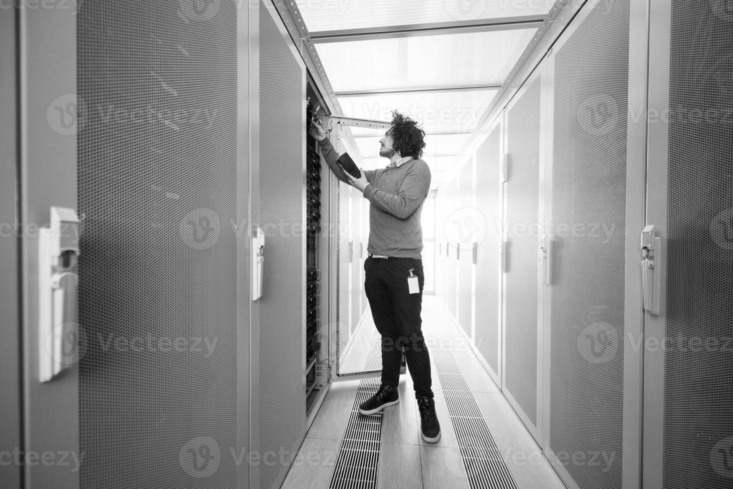 technician using digital cable analyzer photo