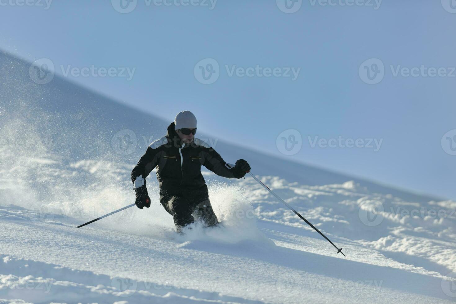 man ski free ride photo
