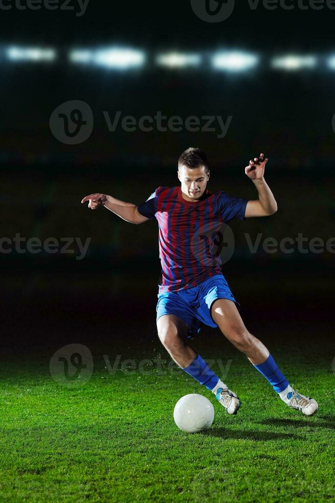 jugador de fútbol en acción foto