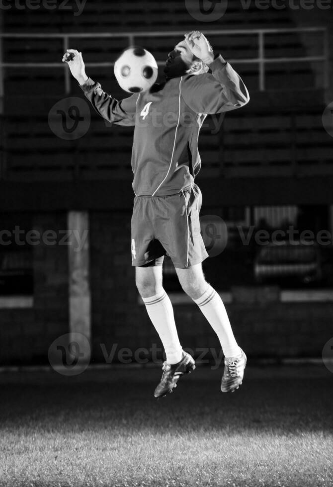 jugador de fútbol en acción foto