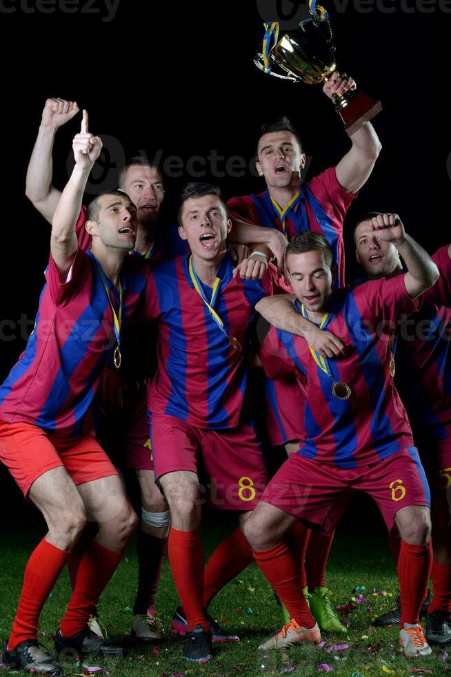 jugadores de fútbol celebrando la victoria foto