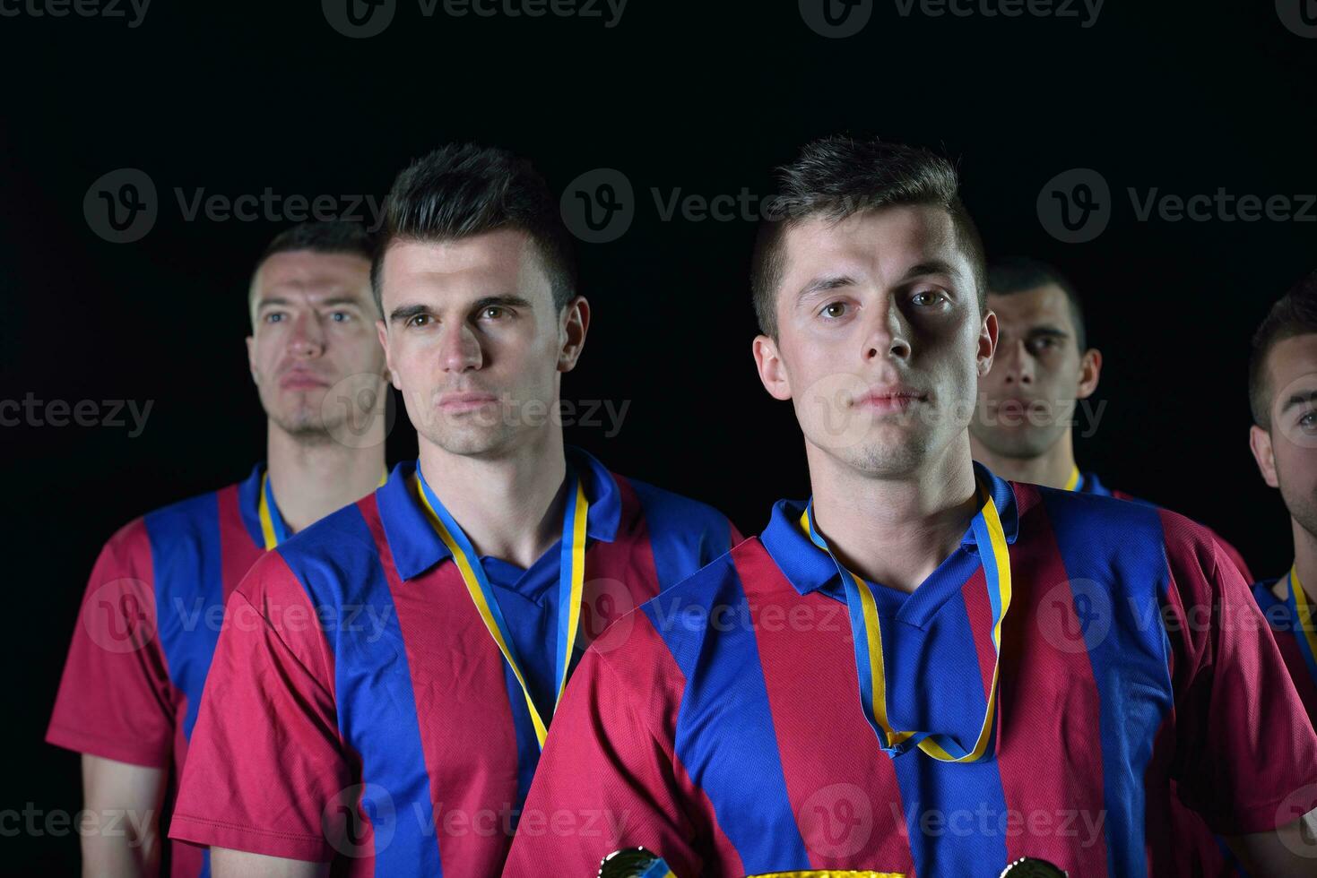 jugadores de fútbol celebrando la victoria foto