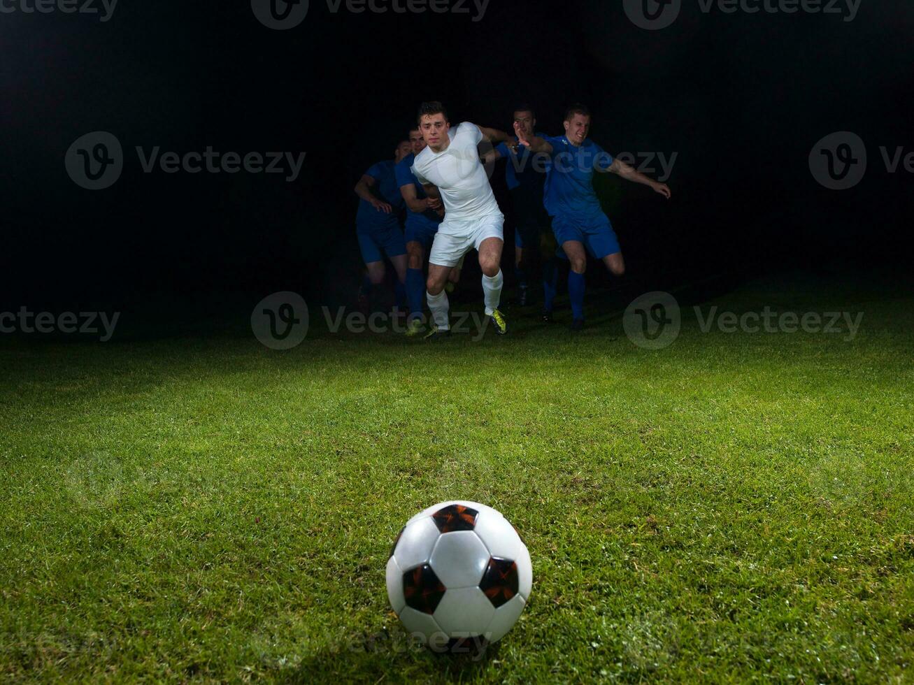 duelo de futbolistas foto