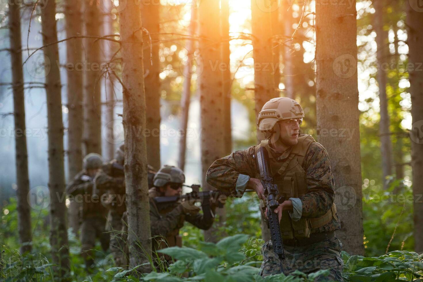 escuadrón de soldados de guerra moderna en batalla foto