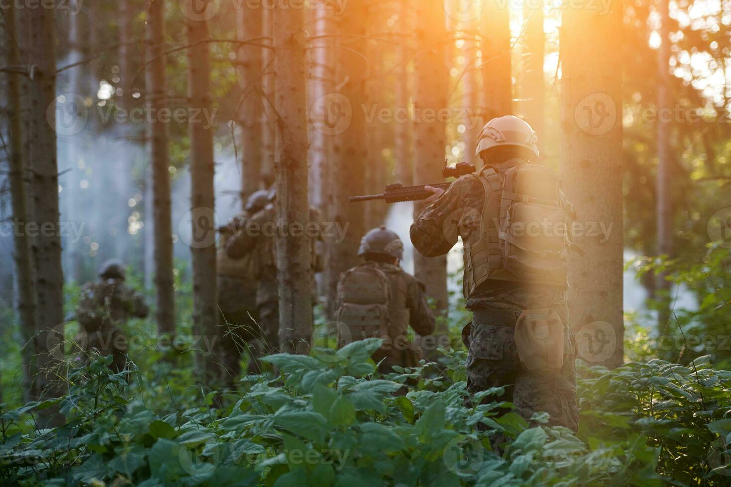 escuadrón de soldados de guerra moderna en batalla foto