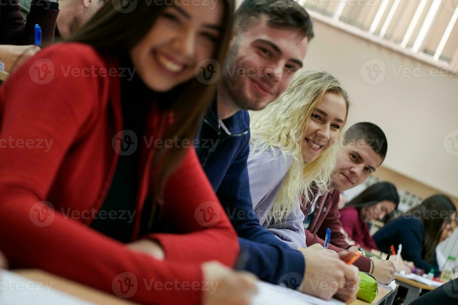 grupo de estudiantes en anfiteatro foto