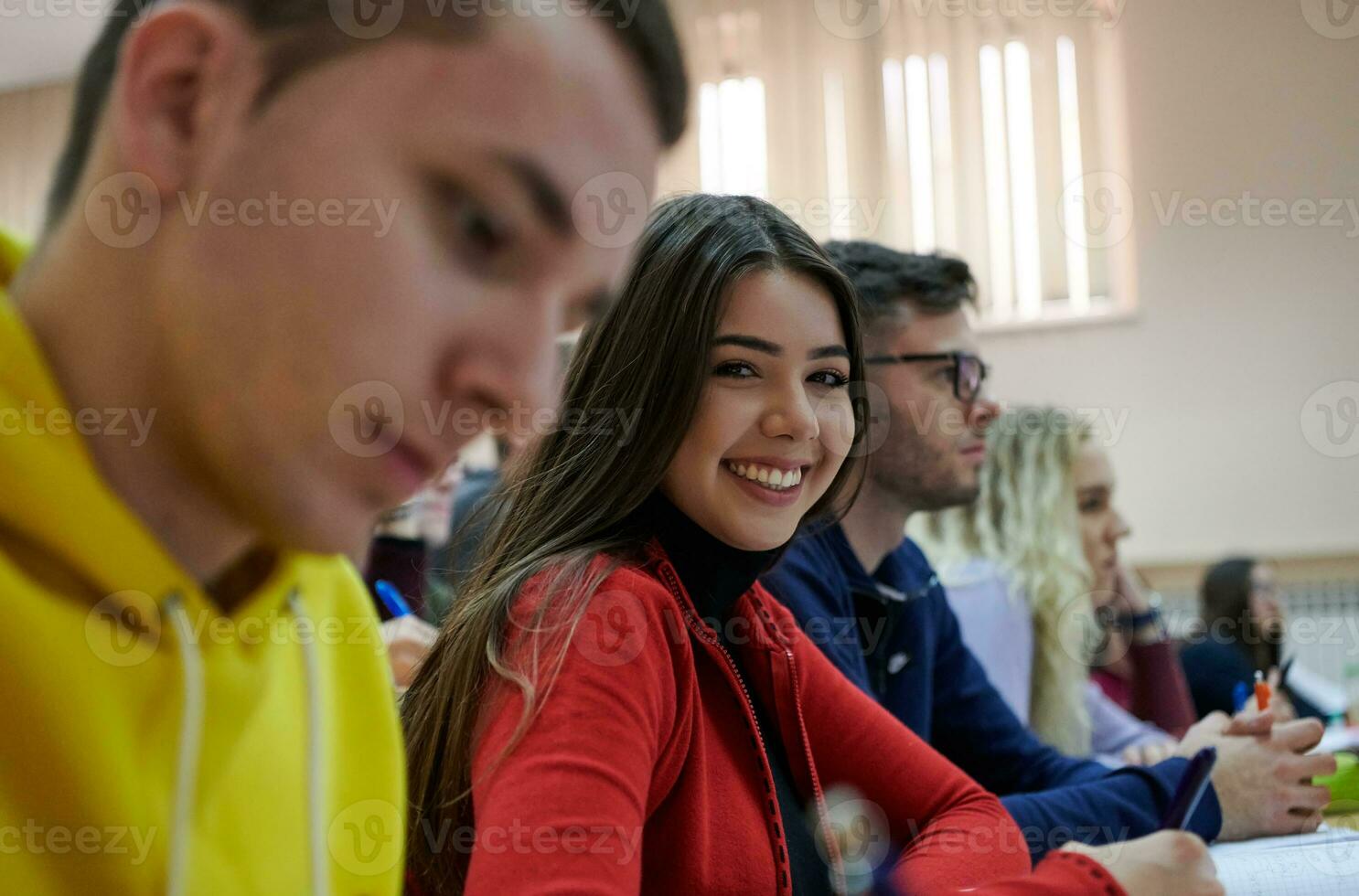 grupo de estudiantes en anfiteatrogrupo de estudiantes en anfiteatro foto