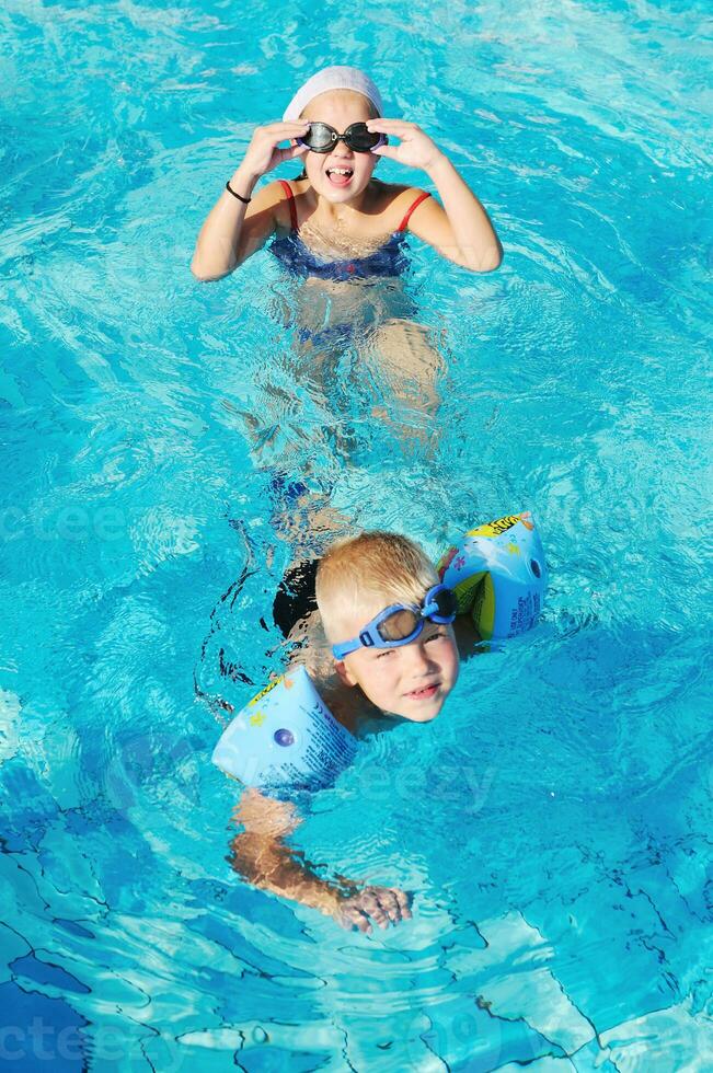 diversión en la piscina foto