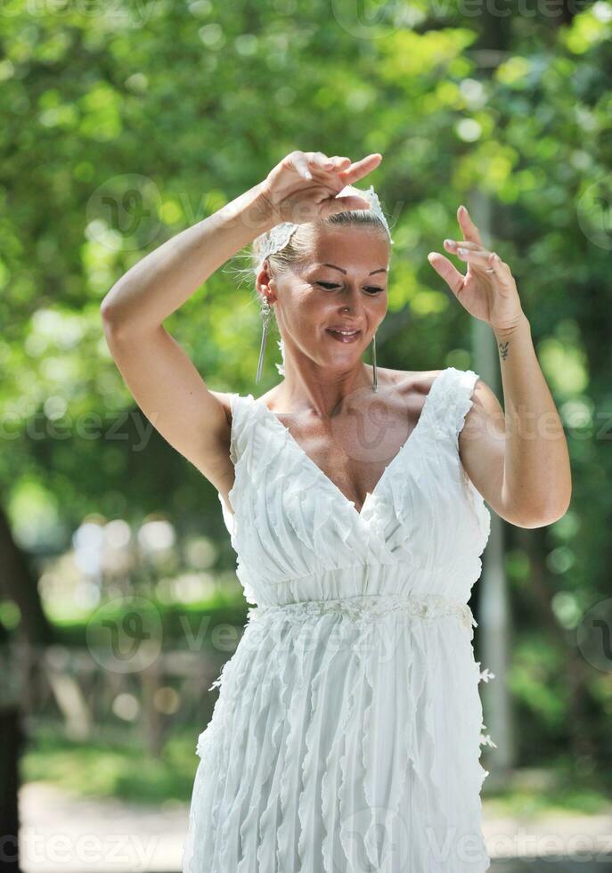 beautiful bride outdoor photo