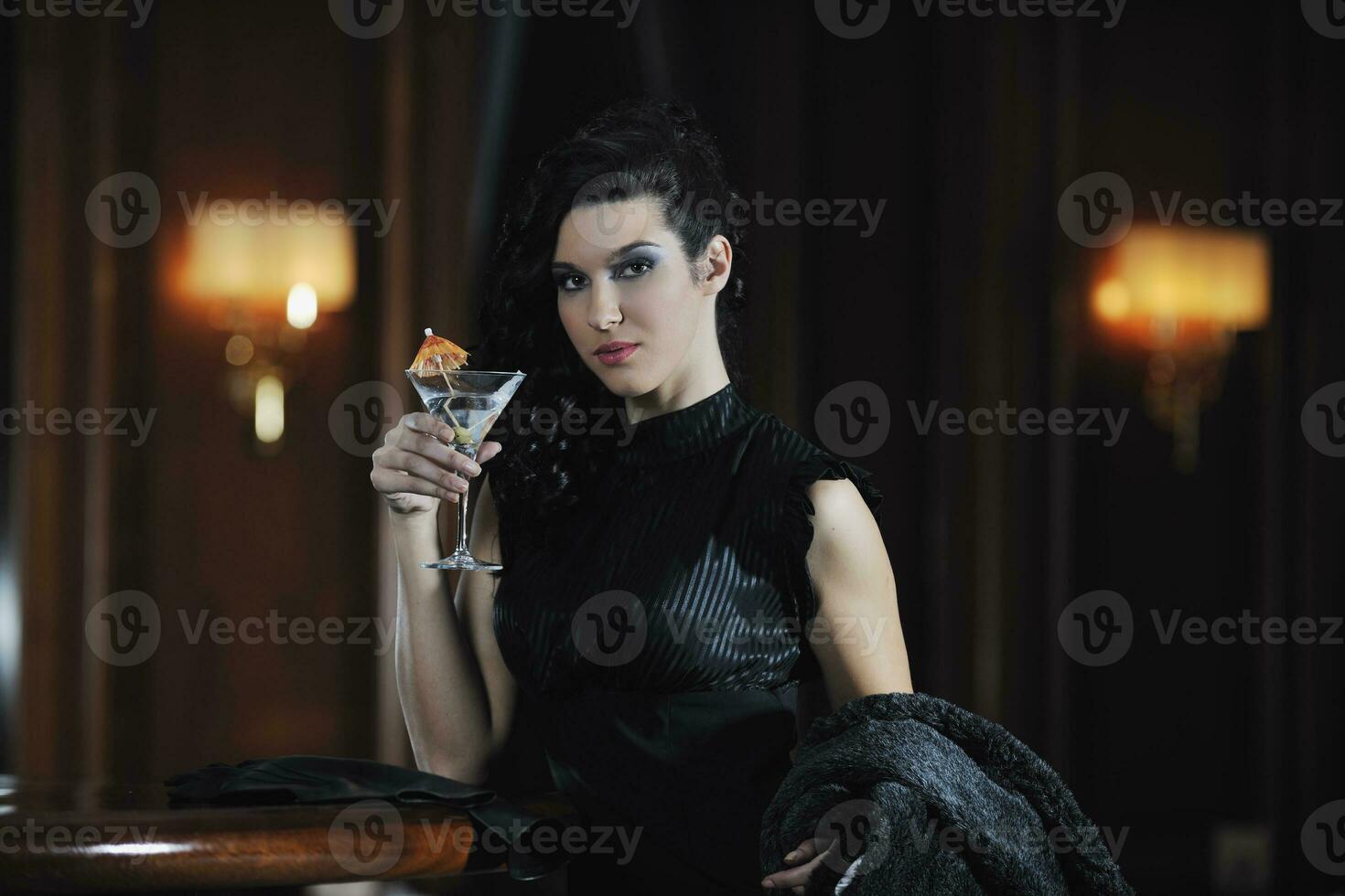 lady in bar photo