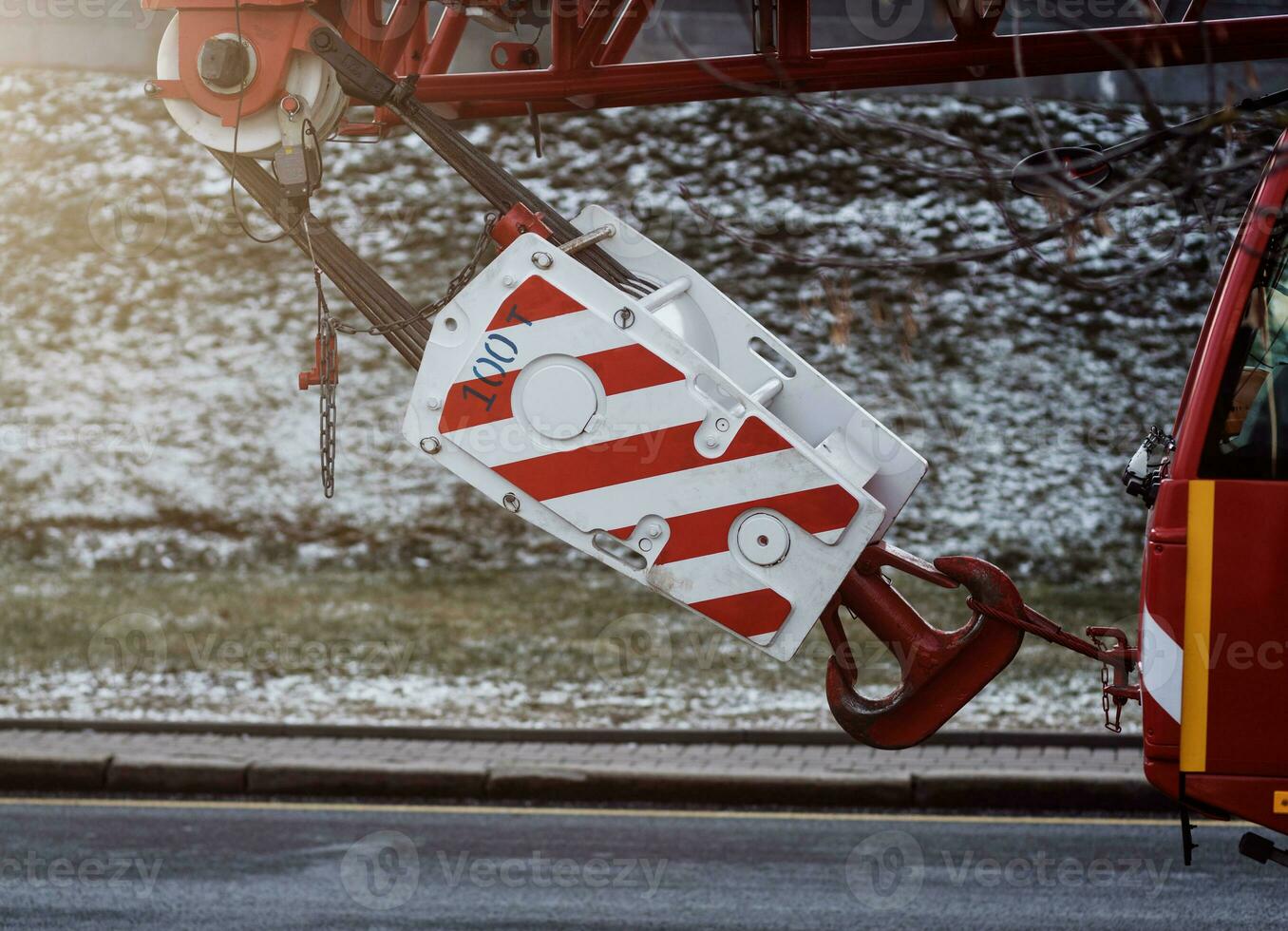 camión grua en ciudad foto