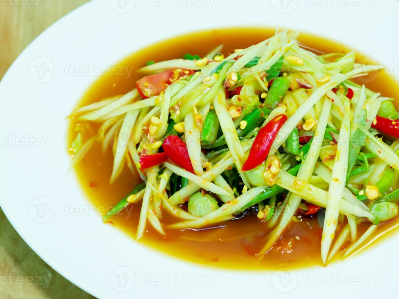 spicy papaya salad, thai style, food photo