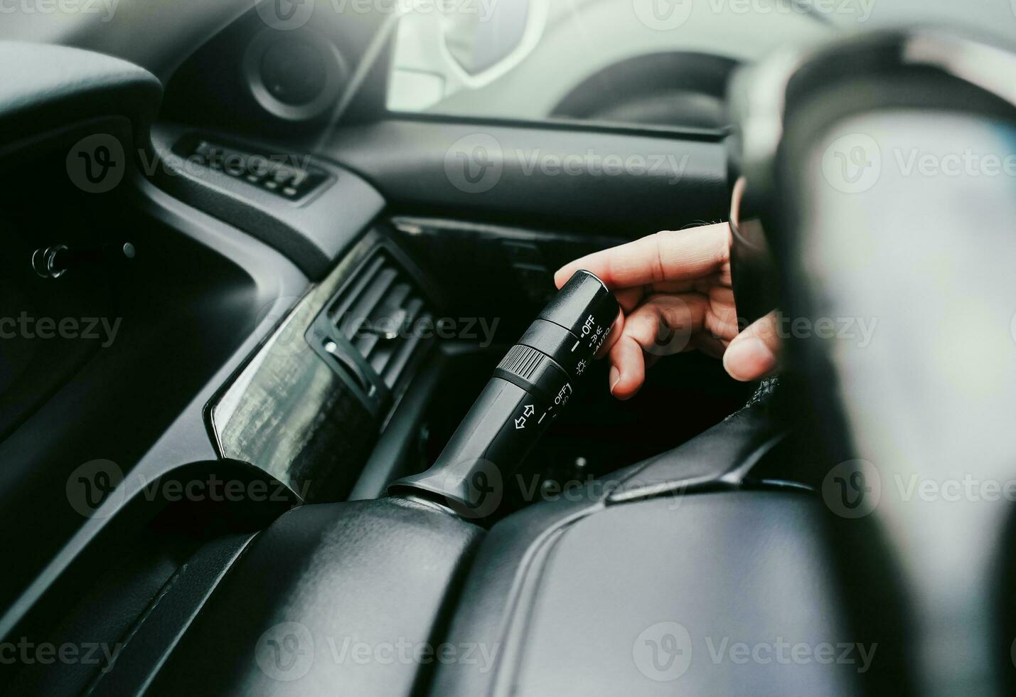 asian Woman 's hands Push button Turn Signal, button the car,selective  focus on hand 5247360 Stock Photo at Vecteezy