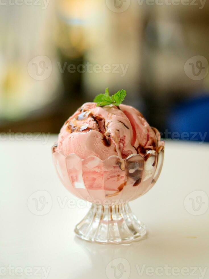 Strawberry ice cream sundae photo