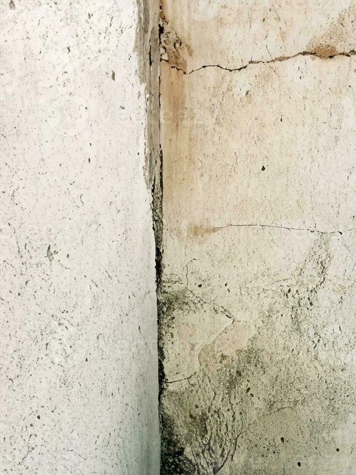 White concrete wall photo