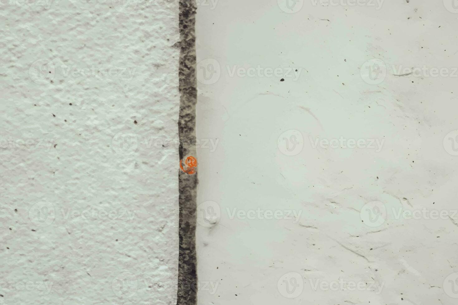 White concrete wall photo