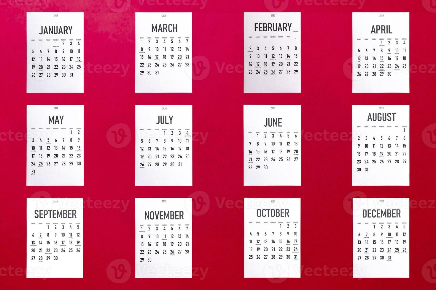 2020 year calendar on red photo