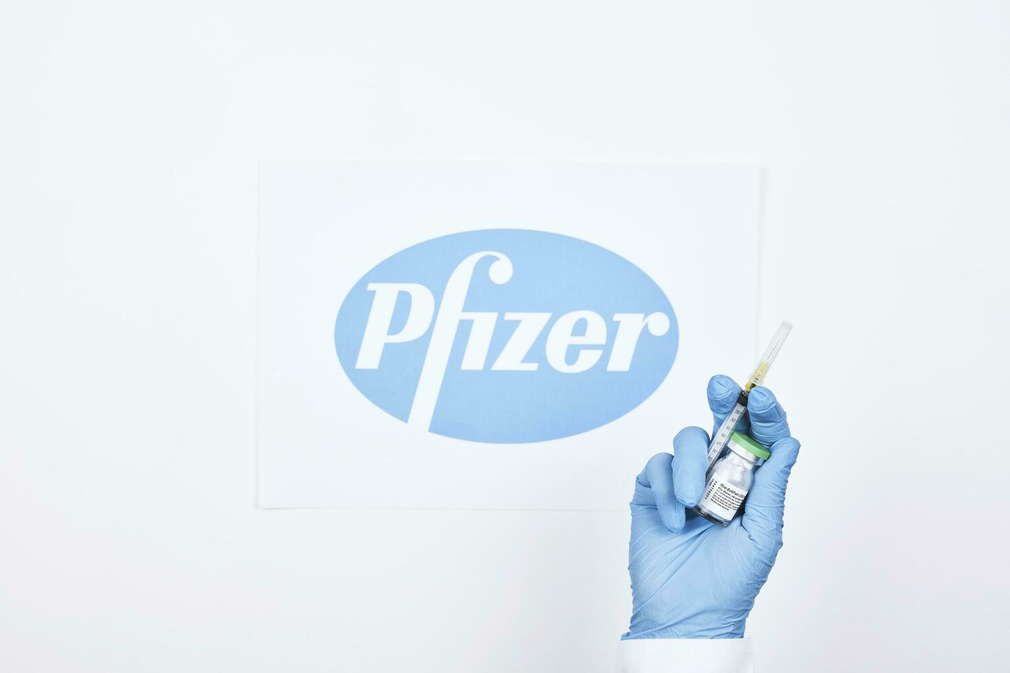 Pfizer vaccine protects against new Covid photo