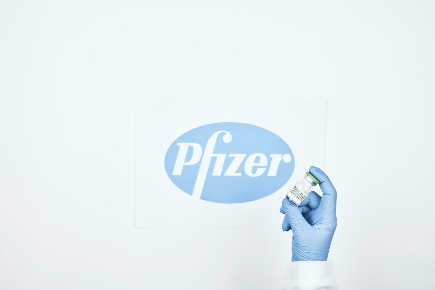 Pfizer vaccine protects against new Covid photo