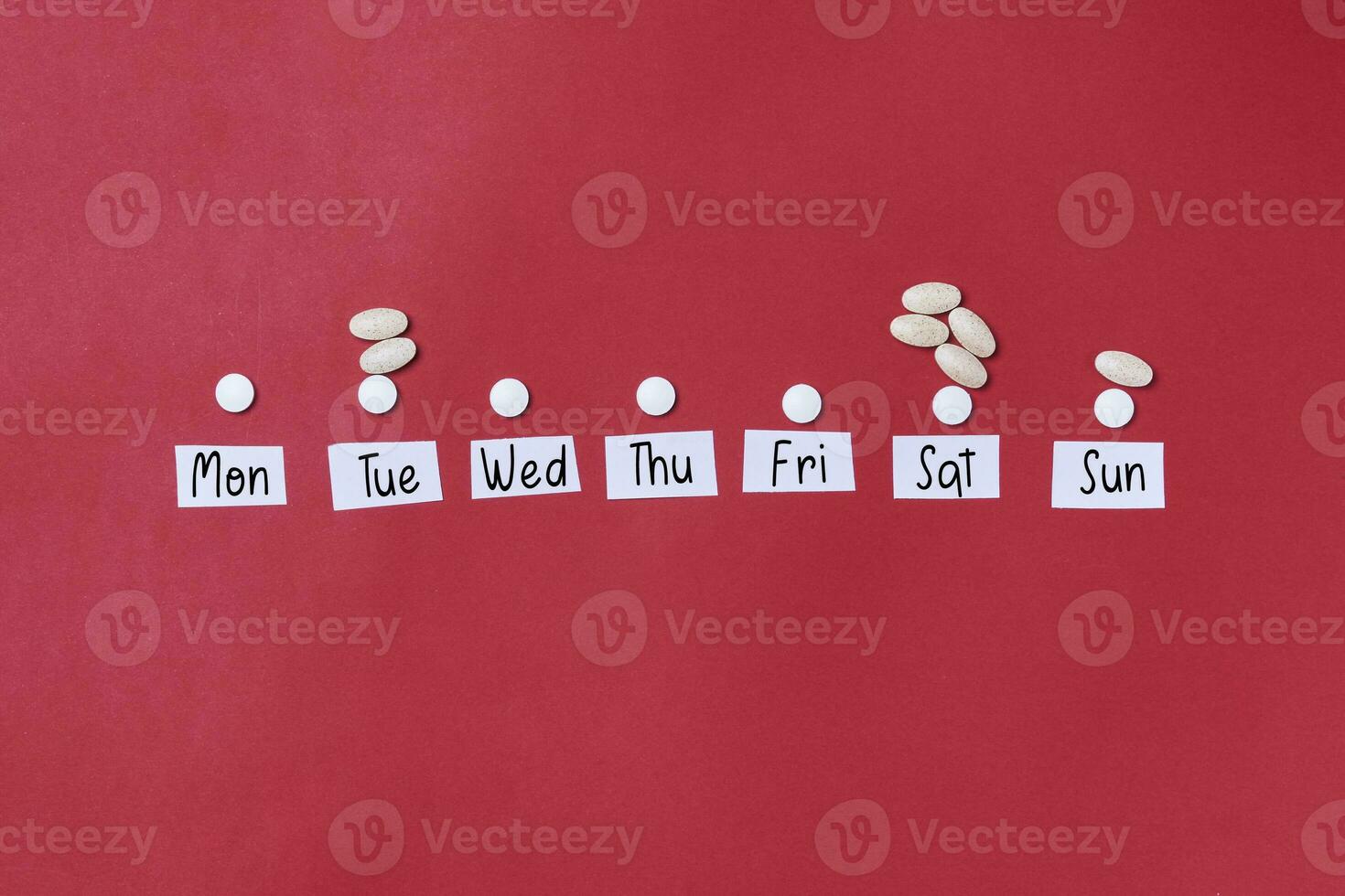 Week days and medical pill portions photo