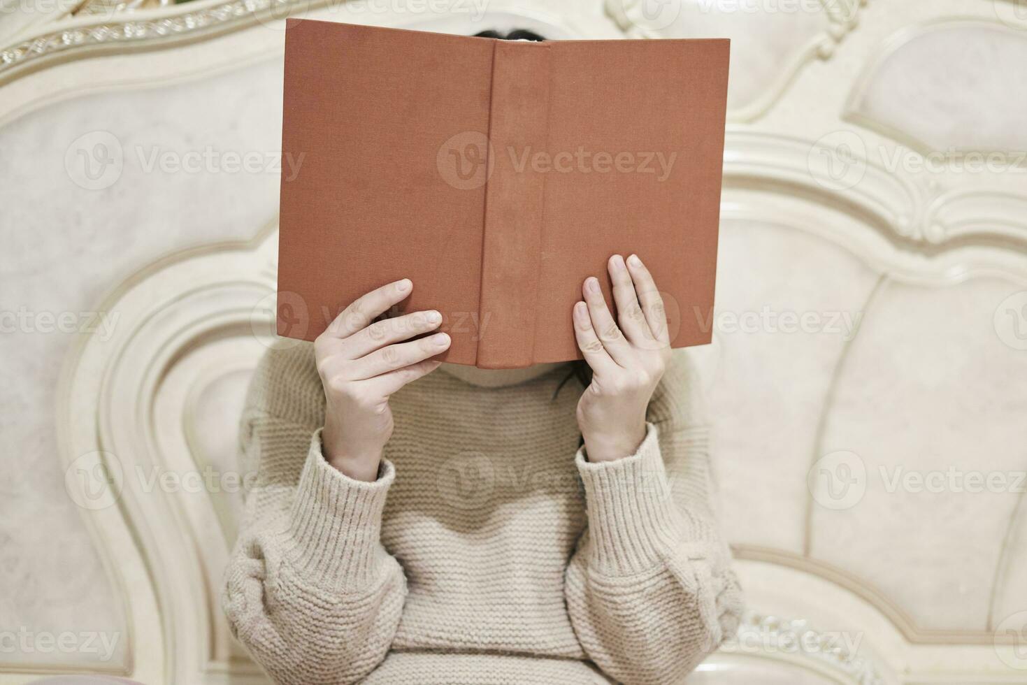 A young woman read book photo