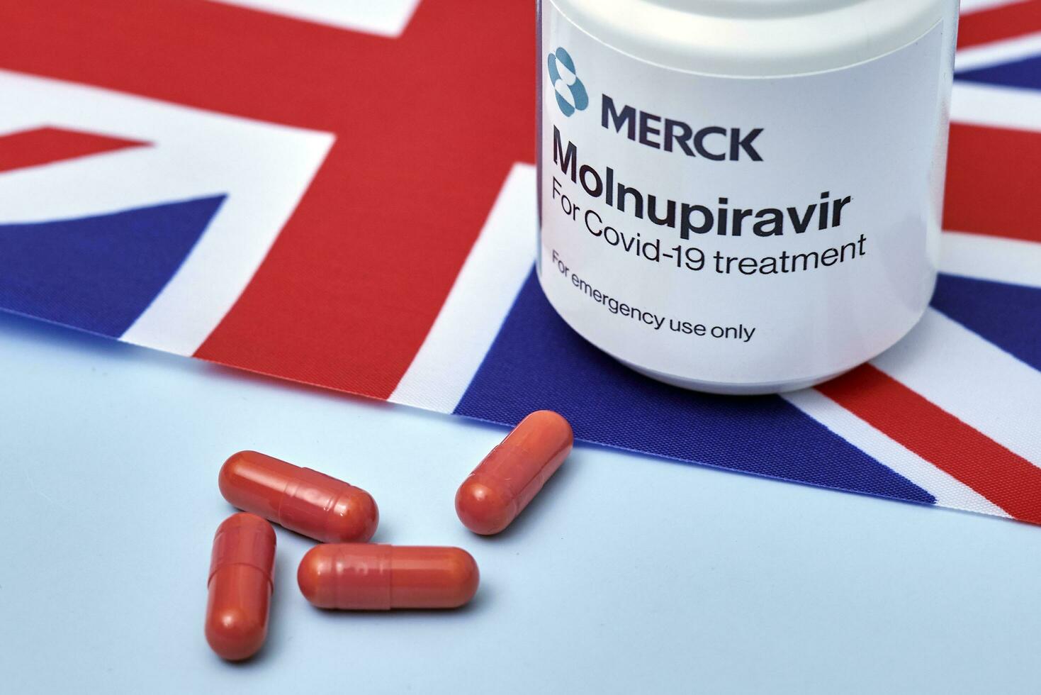 Molnupiravir - first approved oral anti-viral pills against Covid-19 photo