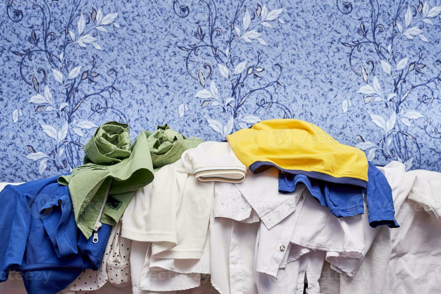 pila de ropa foto