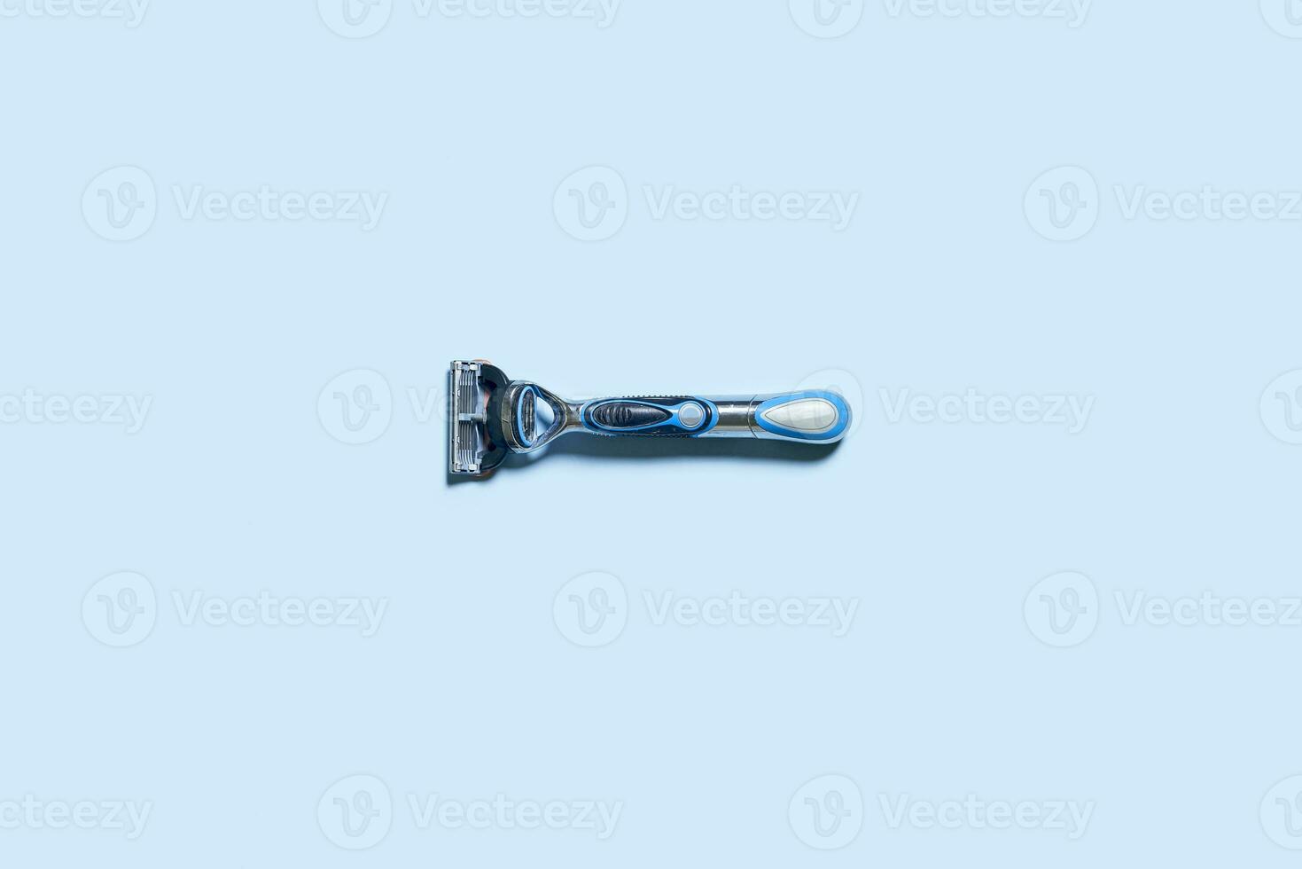 A multiple use shaving razor photo
