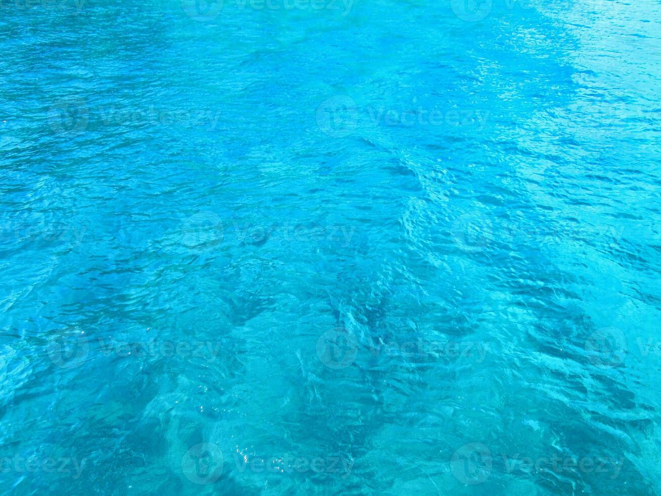 Turquoise shallow water photo