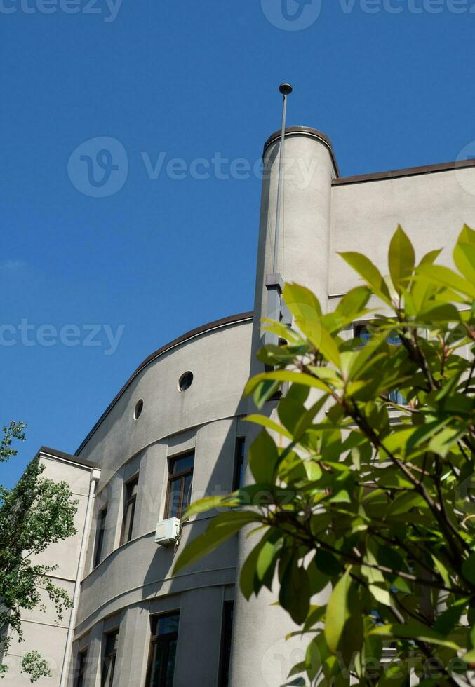 moderno hormigón edificio en Arte deco estilo foto