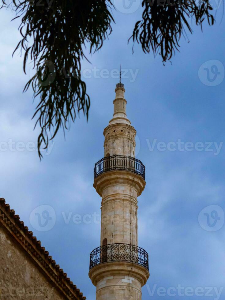 grandioso alminar torre de neratze mezquita en retino, Grecia foto