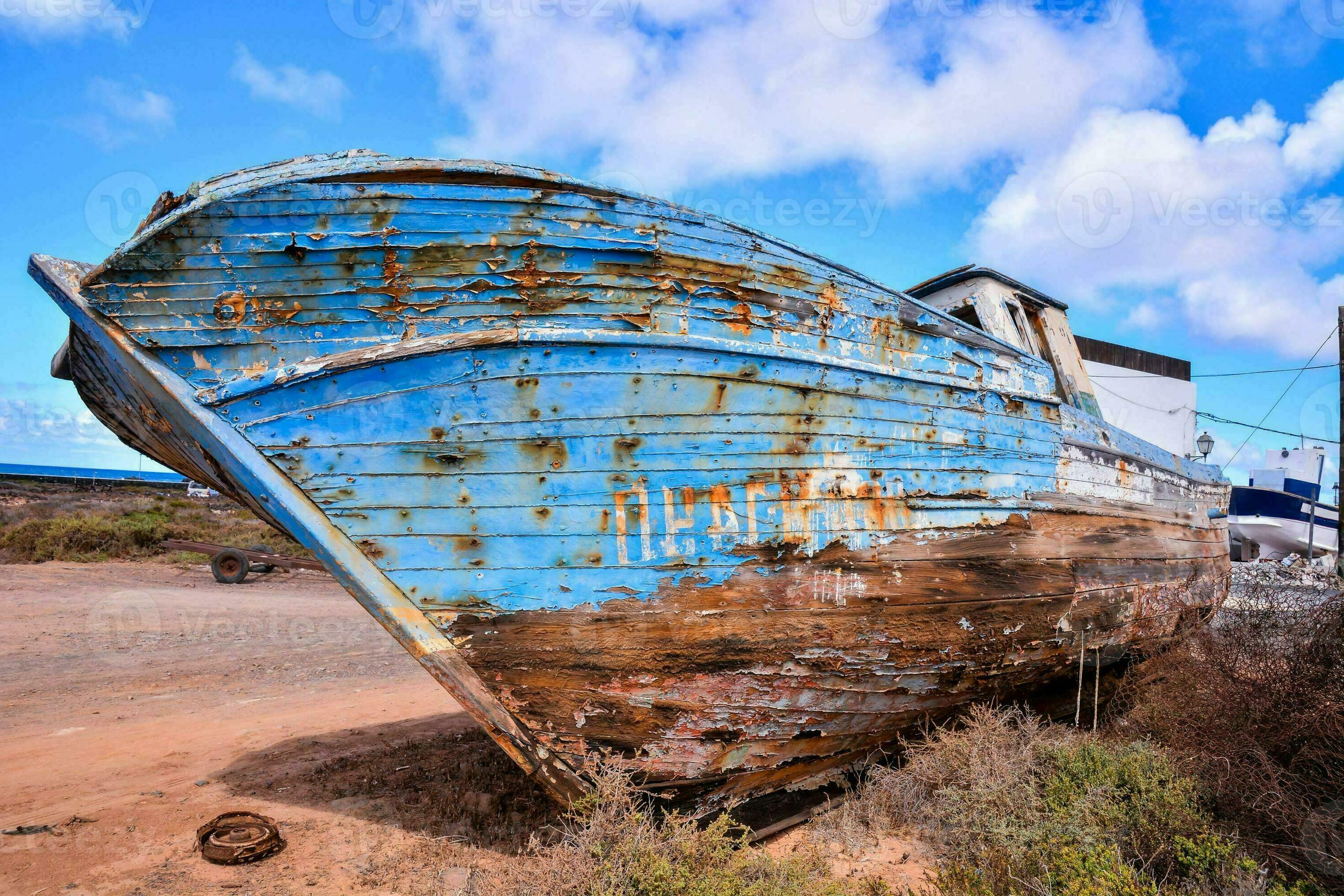 Abandoned old vintage Wooden fishing boat 31214617 Stock Photo at