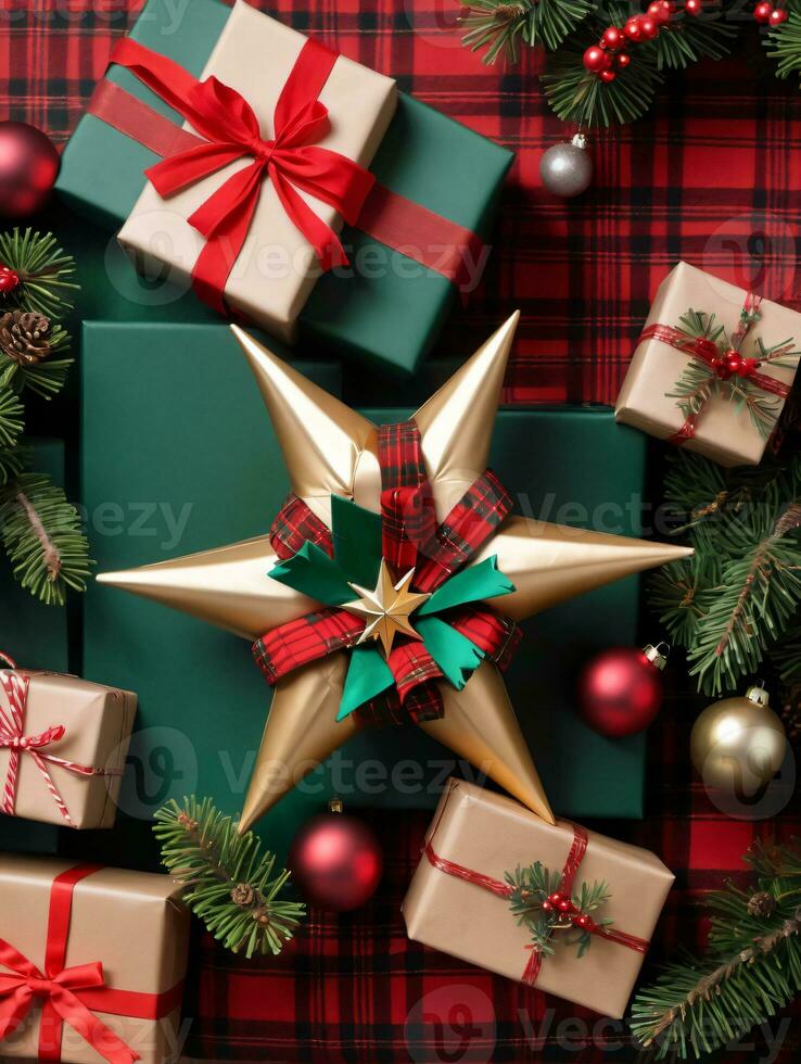 foto de Navidad dorado estrella encima un pila de regalos envuelto en rojo y verde tartán. ai generado