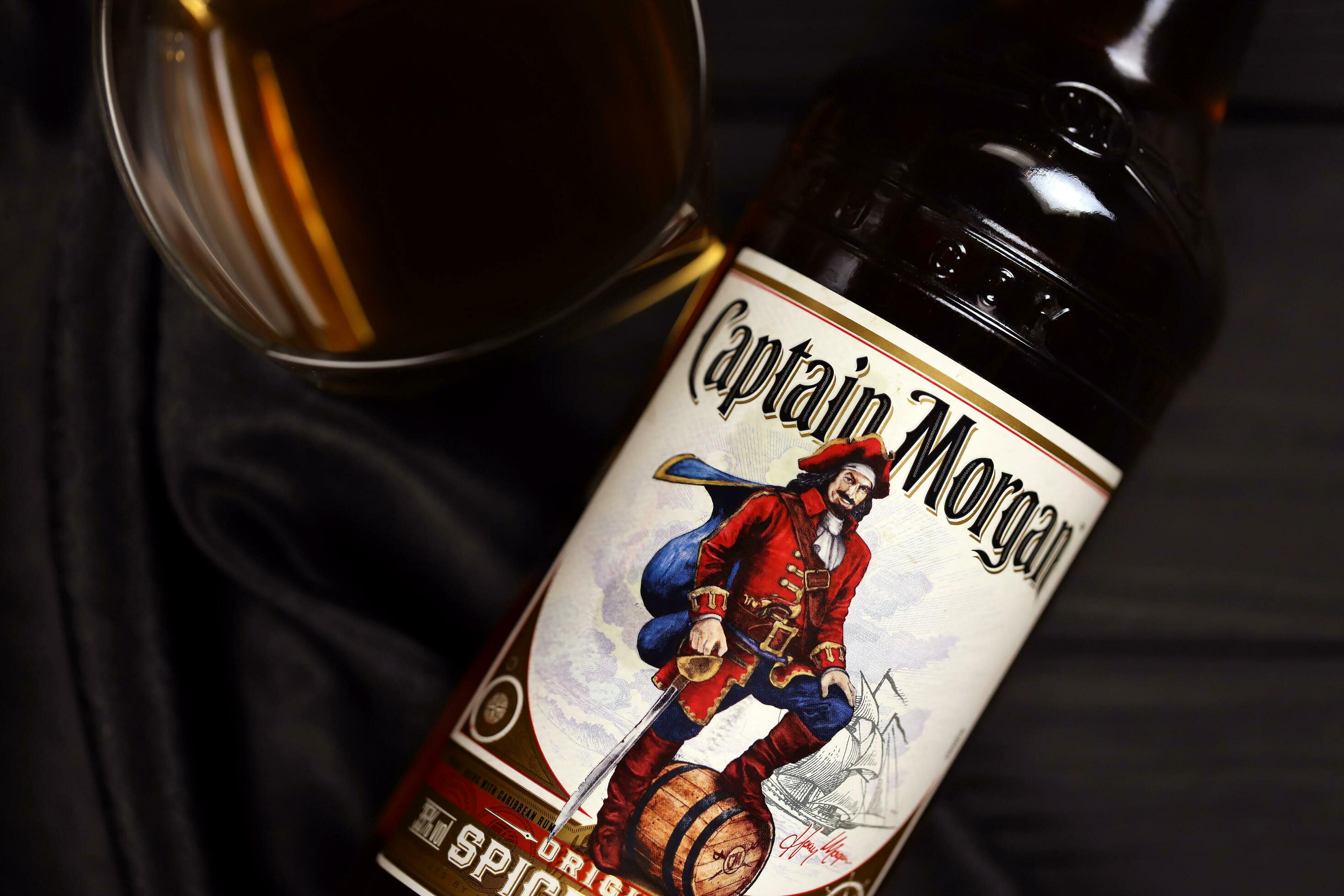 Captain Morgan Original Spiced Rum Bottle Stock Photo - Download Image Now  - Rum, Alcohol - Drink, Bottle - iStock