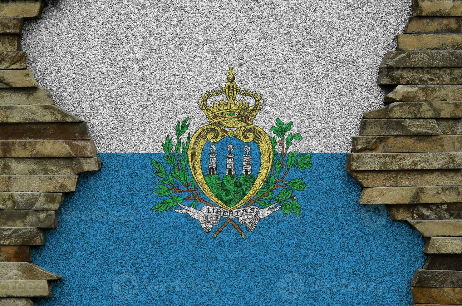 san marino bandera representado en pintar colores en antiguo Roca pared de cerca. texturizado bandera en rock pared antecedentes foto