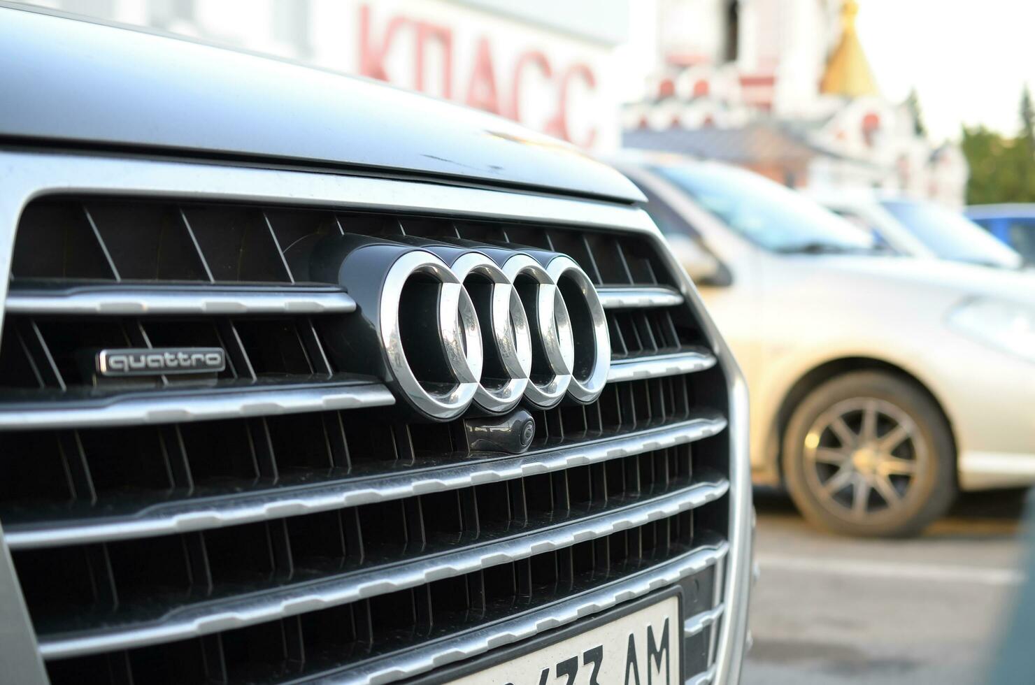Audi Q5 Sport 3.0 TDI quattro, model year 2018 front view close up photo