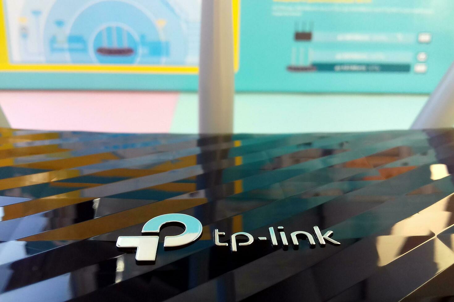 Wireless router modem tp link Archer C20 AC750 and colored cardboard box with tp-link logo photo