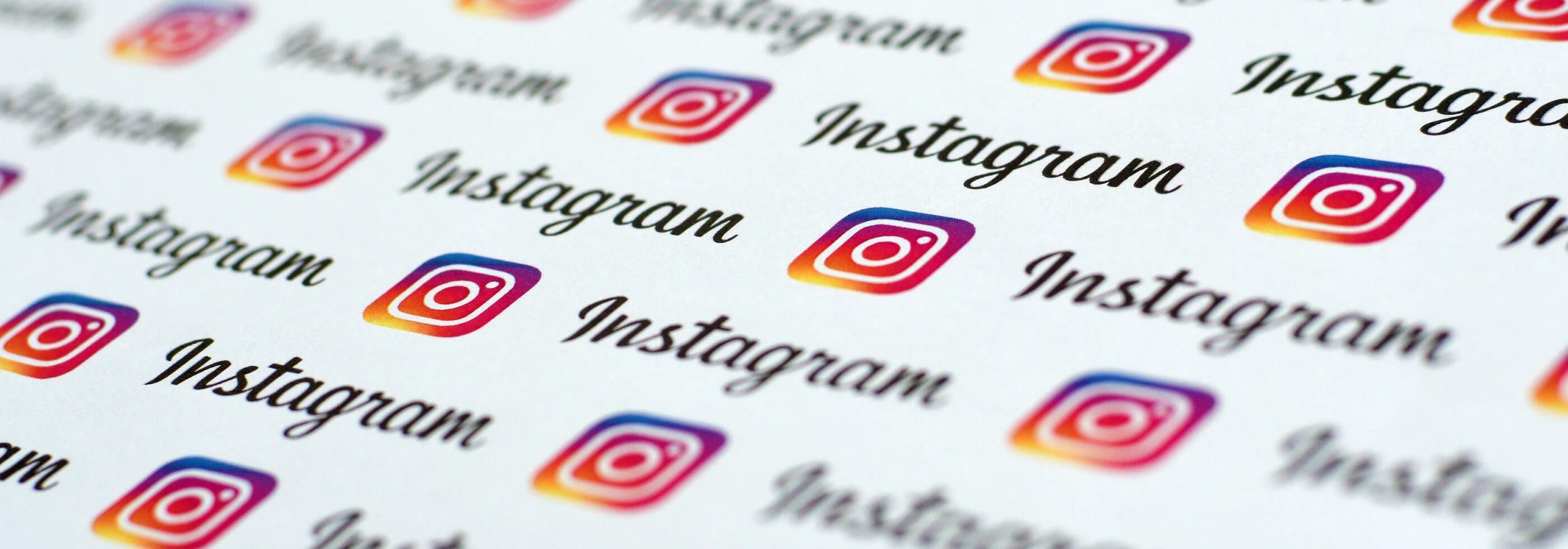 instagram modelo impreso en papel con pequeño instagram logos y inscripciones. instagram es americano foto y compartir videos social redes Servicio poseído por Facebook