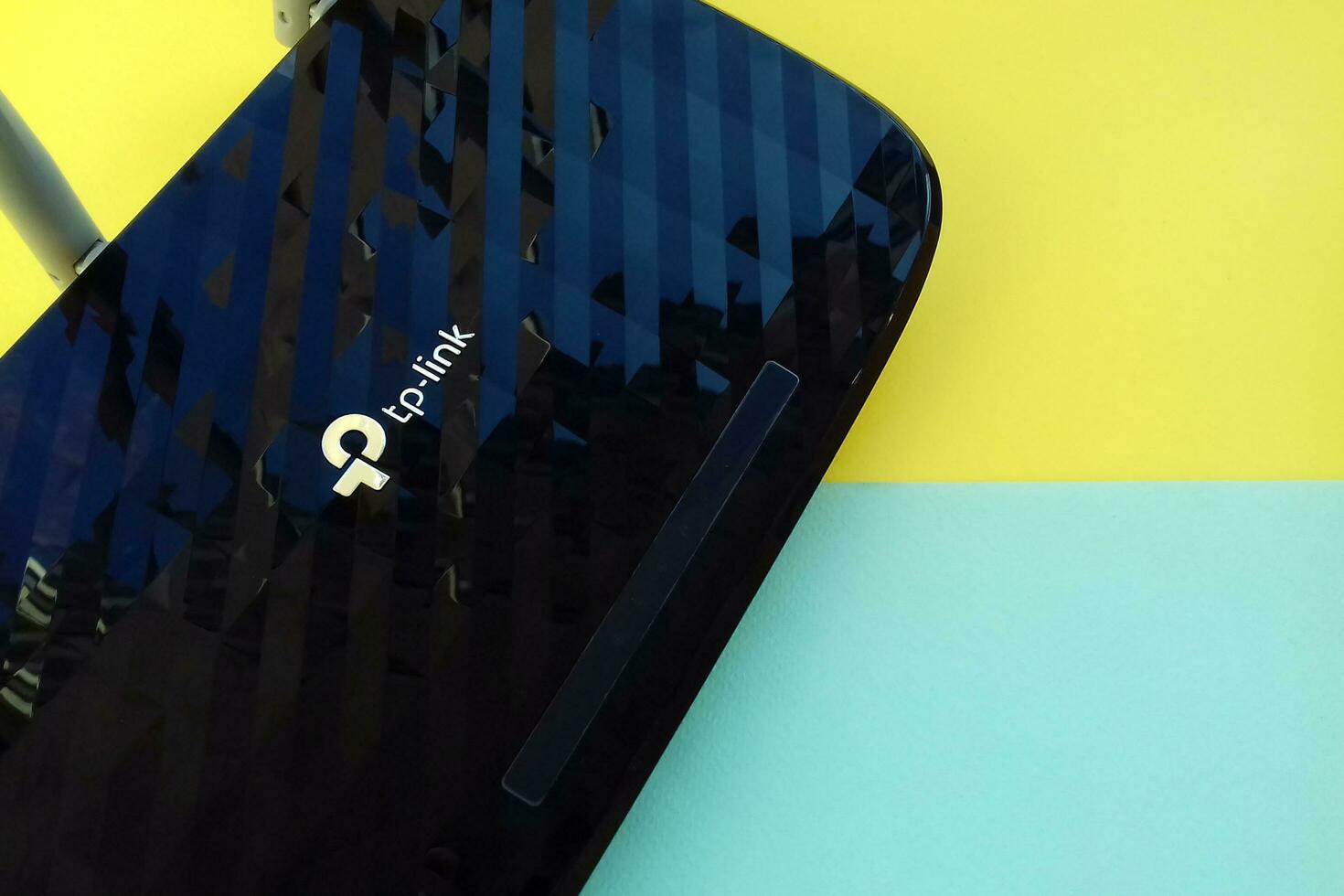 New tp-link logo on wireless router modem tp link Archer C20 AC750 reflective surface photo