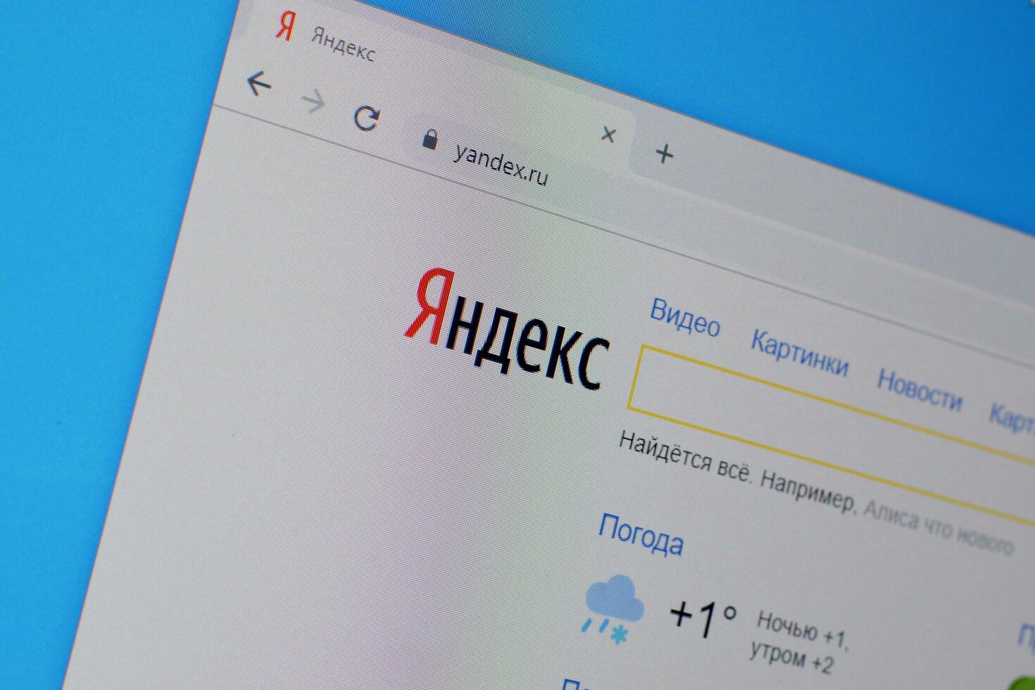 Homepage of yandex website on the display of PC, url - yandex.ru. photo